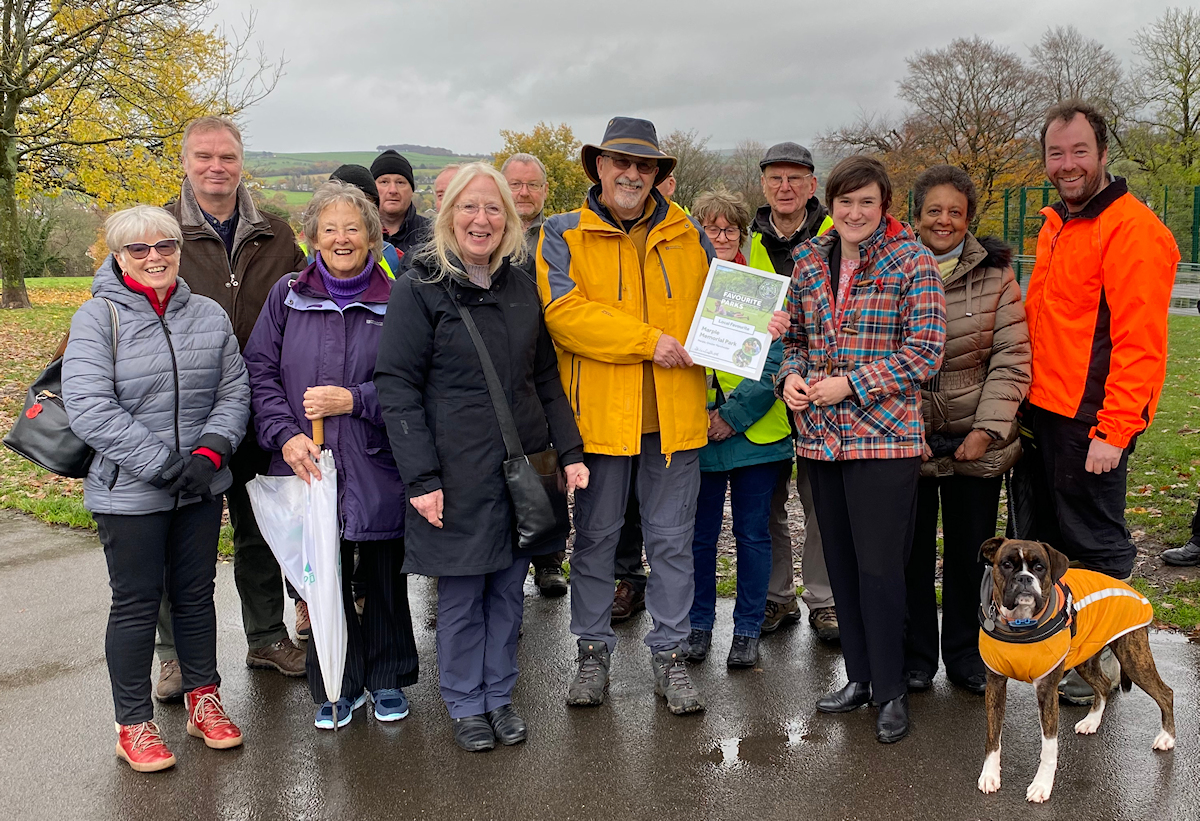 Friends of the Park receive the certificate from Cllr Grace Baynham