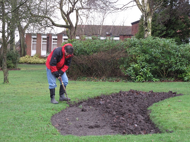 It was too wet to do much with the beds but we did manage to do a bit of work on them.