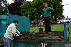 Dave can even lean on his spade at height